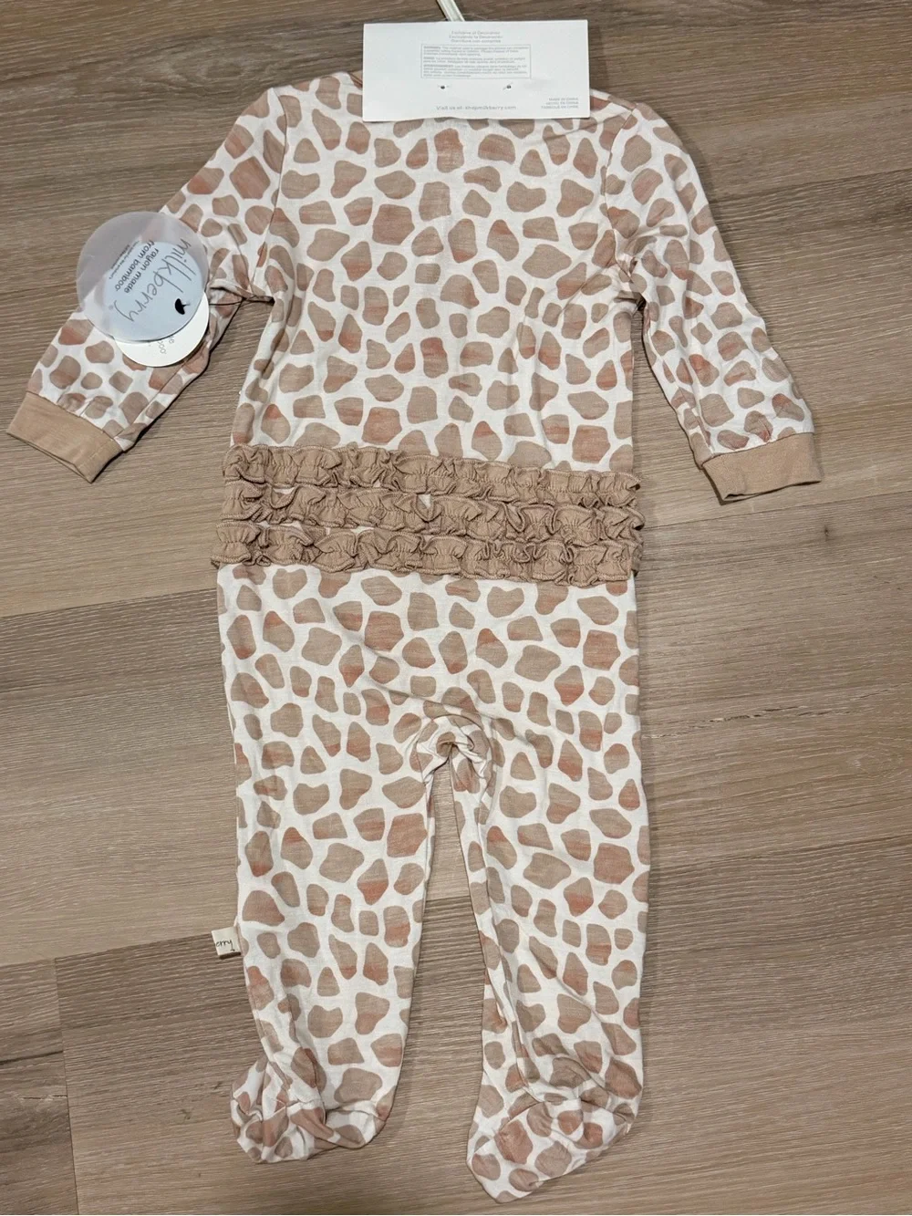 Milkberry giraffe print outfit sleeper pajamas size 3-6 months